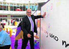 La Fundación Astra Zeneca y la Universidad de Granada quiere aportar valor añadido a la atención y a la información que reciben los ciudadanos