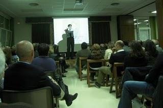 Ningún poeta perplejo