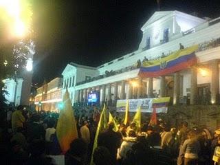 Autosecuestro en primera fila