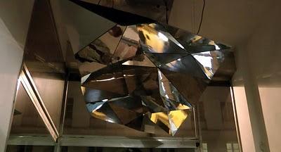 Mirarse al espejo ya no va ser lo mismo. Instalación de David Lettelier Mirarse al espejo ya no va ser lo mismo. Instalación de David Lettelier