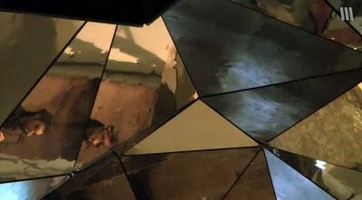 Mirarse al espejo ya no va ser lo mismo. Instalación de David Lettelier Mirarse al espejo ya no va ser lo mismo. Instalación de David Lettelier