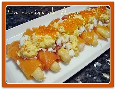 ROLLITOS DE SALMÓN Y ESPÁRRAGOS