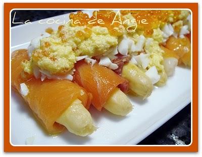 ROLLITOS DE SALMÓN Y ESPÁRRAGOS