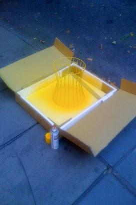 Diy: pintar con spray estructura y casquillo de una lámpara