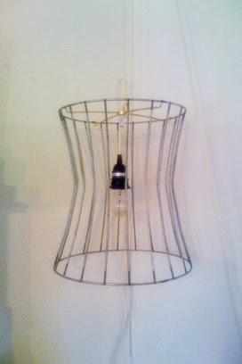 Diy: pintar con spray estructura y casquillo de una lámpara