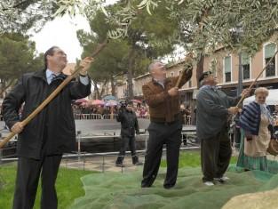 FIESTA DEL OLIVO - Bono defiende el valor de los oficios tradicionales en Daimiel