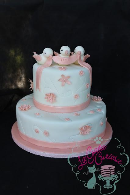 TARTA FONDANT CON PAJARITOS PARA UNA TRIPLE COMUNION