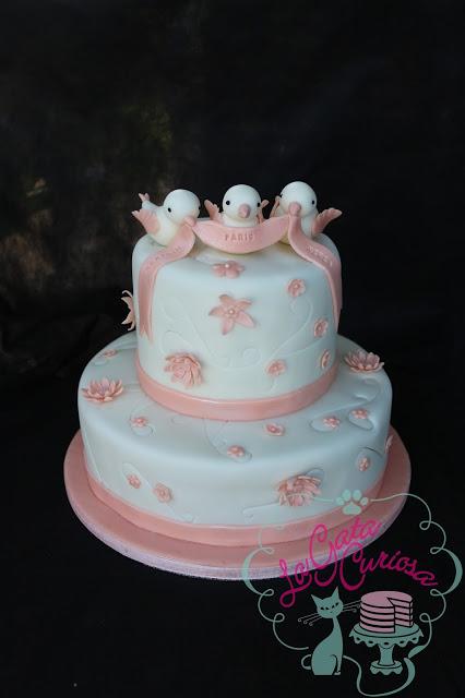 TARTA FONDANT CON PAJARITOS PARA UNA TRIPLE COMUNION