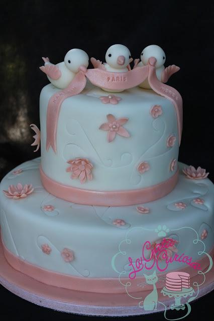 TARTA FONDANT CON PAJARITOS PARA UNA TRIPLE COMUNION
