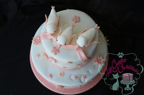 TARTA FONDANT CON PAJARITOS PARA UNA TRIPLE COMUNION