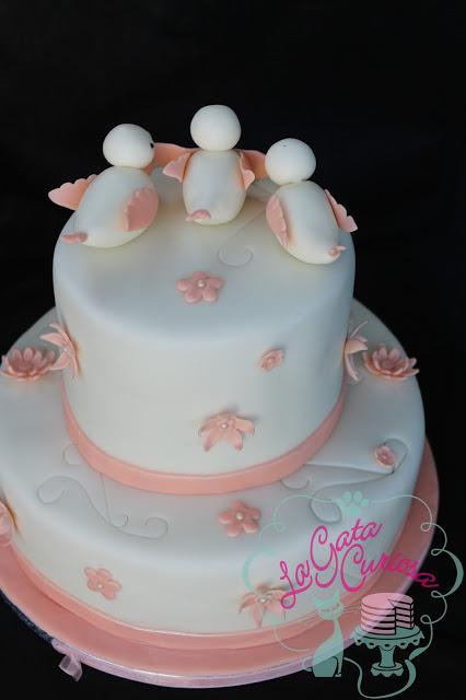 TARTA FONDANT CON PAJARITOS PARA UNA TRIPLE COMUNION