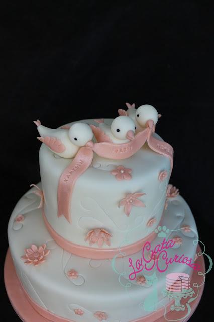 TARTA FONDANT CON PAJARITOS PARA UNA TRIPLE COMUNION