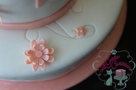 TARTA FONDANT CON PAJARITOS PARA UNA TRIPLE COMUNION