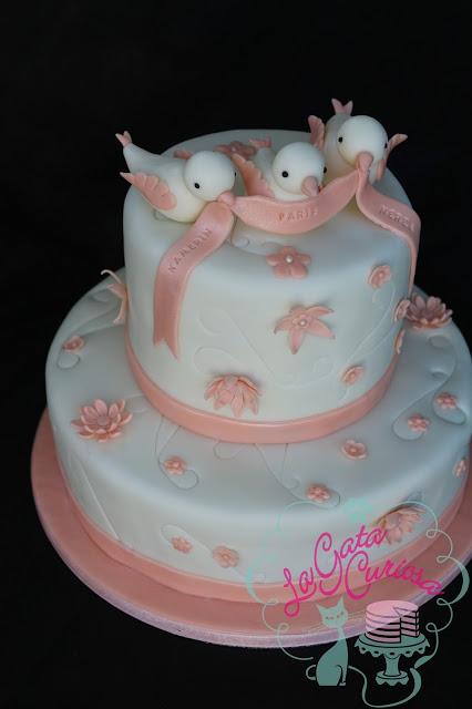 TARTA FONDANT CON PAJARITOS PARA UNA TRIPLE COMUNION