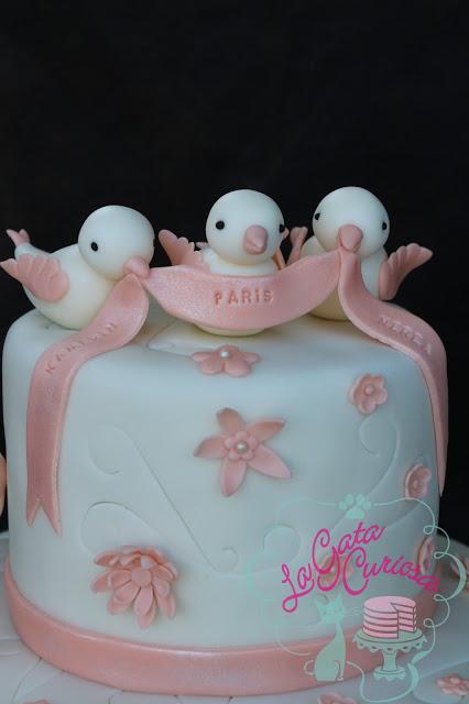 TARTA FONDANT CON PAJARITOS PARA UNA TRIPLE COMUNION