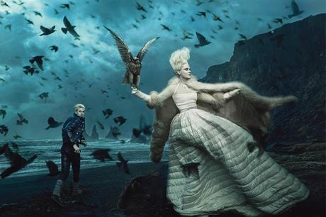 Pyper America y Lucky Blue Smith posan para la campaña de Moncler