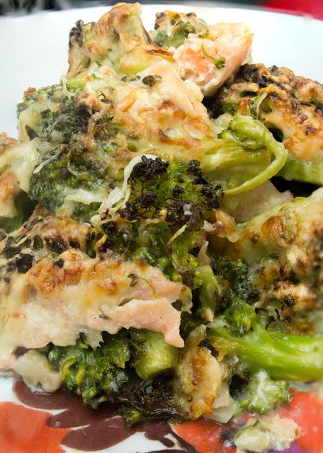 Brócoli con salmón gratinado