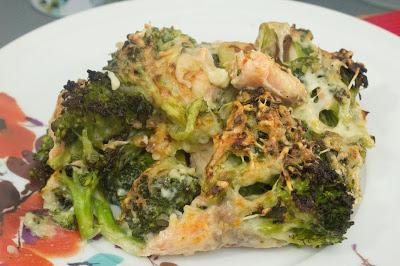 Brócoli con salmón gratinado