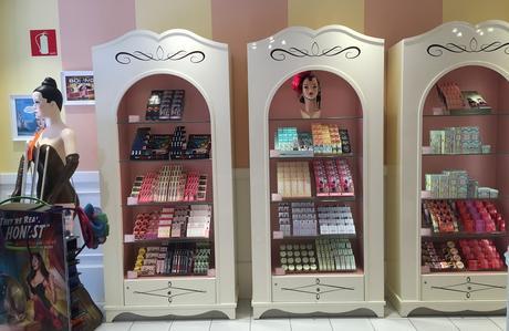 Visita la Boutique Benefit en Madrid y #coloreatumirada