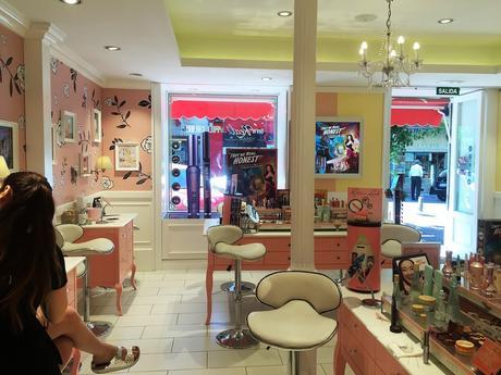 Visita la Boutique Benefit en Madrid y #coloreatumirada