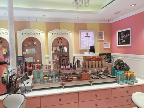 Visita la Boutique Benefit en Madrid y #coloreatumirada