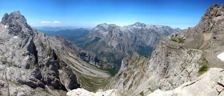 REFUGIO COLLADO JERMOSO DESDE PANDETRAVE REFUGIO COLLADO JERMOSO DESDE PANDETRAVE