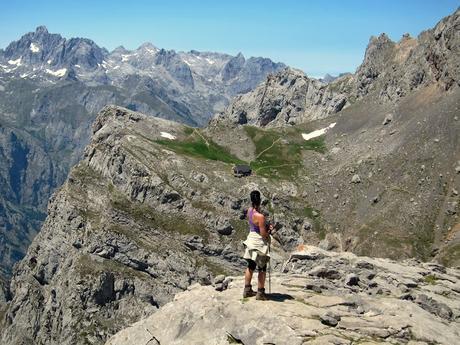 REFUGIO COLLADO JERMOSO DESDE PANDETRAVE REFUGIO COLLADO JERMOSO DESDE PANDETRAVE