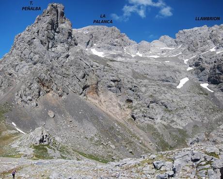 REFUGIO COLLADO JERMOSO DESDE PANDETRAVE REFUGIO COLLADO JERMOSO DESDE PANDETRAVE