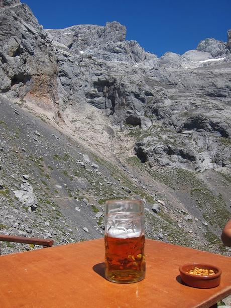 REFUGIO COLLADO JERMOSO DESDE PANDETRAVE REFUGIO COLLADO JERMOSO DESDE PANDETRAVE