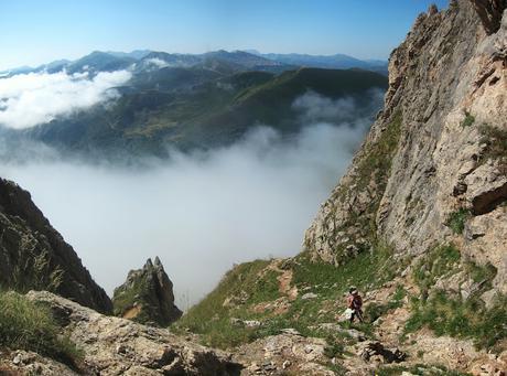 REFUGIO COLLADO JERMOSO DESDE PANDETRAVE REFUGIO COLLADO JERMOSO DESDE PANDETRAVE