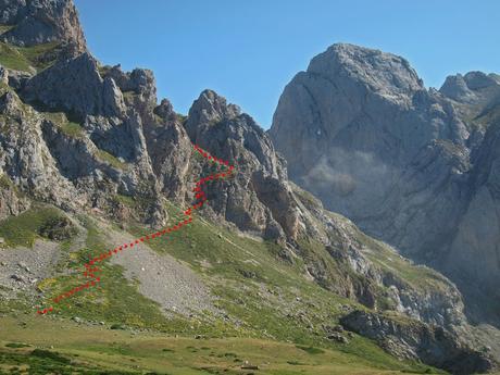 REFUGIO COLLADO JERMOSO DESDE PANDETRAVE REFUGIO COLLADO JERMOSO DESDE PANDETRAVE