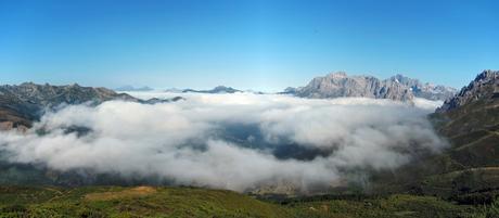 REFUGIO COLLADO JERMOSO DESDE PANDETRAVE REFUGIO COLLADO JERMOSO DESDE PANDETRAVE