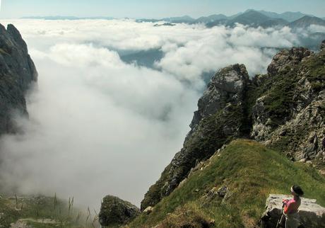 REFUGIO COLLADO JERMOSO DESDE PANDETRAVE REFUGIO COLLADO JERMOSO DESDE PANDETRAVE