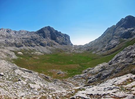 REFUGIO COLLADO JERMOSO DESDE PANDETRAVE REFUGIO COLLADO JERMOSO DESDE PANDETRAVE