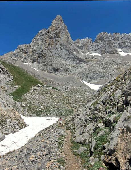 REFUGIO COLLADO JERMOSO DESDE PANDETRAVE