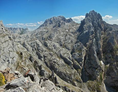 REFUGIO COLLADO JERMOSO DESDE PANDETRAVE REFUGIO COLLADO JERMOSO DESDE PANDETRAVE