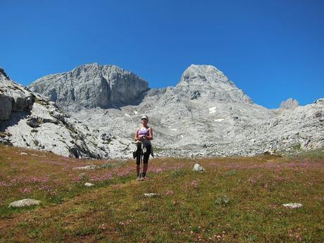 REFUGIO COLLADO JERMOSO DESDE PANDETRAVE REFUGIO COLLADO JERMOSO DESDE PANDETRAVE
