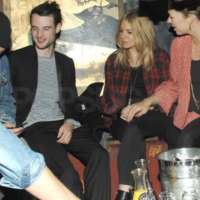 Sienna Miller rompe con Tom Sturridge