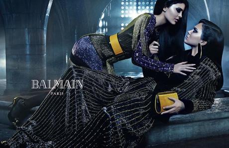 La nueva campaña de Balmain va de hermanas.