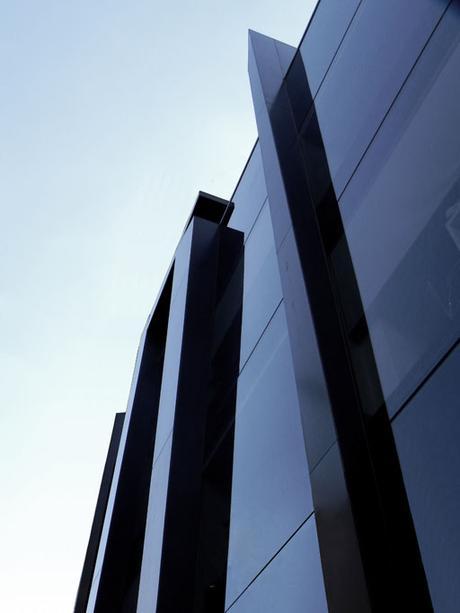 DETALLES DE FACHADA: EDIFICIO GIBO DISEÑADO POR A-CERO