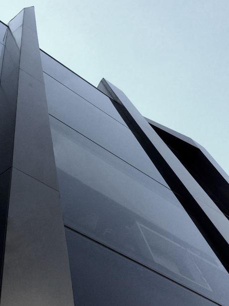 DETALLES DE FACHADA: EDIFICIO GIBO DISEÑADO POR A-CERO