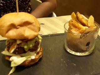 Anauco Hamburguesas Gourmet de sabor innovador venezolano en Madrid también veganas y sin gluten Anauco Hamburguesas Gourmet de sabor innovador venezolano en Madrid también veganas y sin gluten