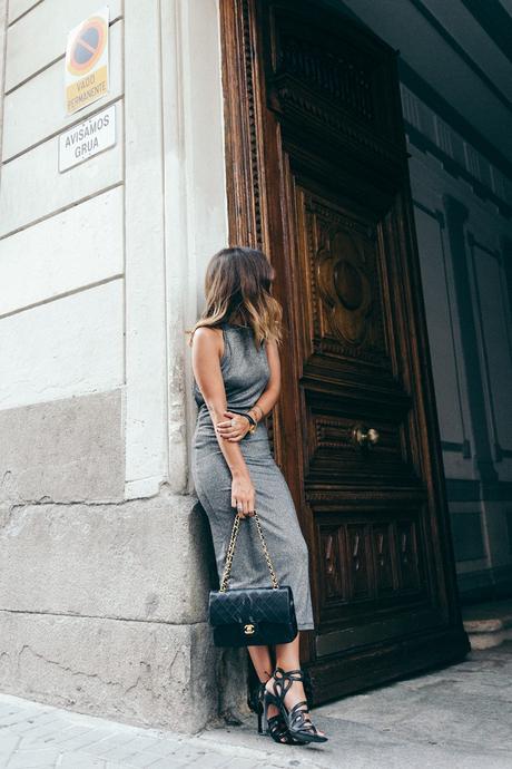 Topshop_Vintage_Collection-Silver_Pencil_Dress-Metallic-Lace_Up_Sandals-Open_Back_Dress-Ray_Ban-Chanel_Bag-Outfit-Street_Style-40