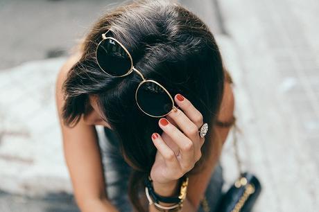 Topshop_Vintage_Collection-Silver_Pencil_Dress-Metallic-Lace_Up_Sandals-Open_Back_Dress-Ray_Ban-Chanel_Bag-Outfit-Street_Style-