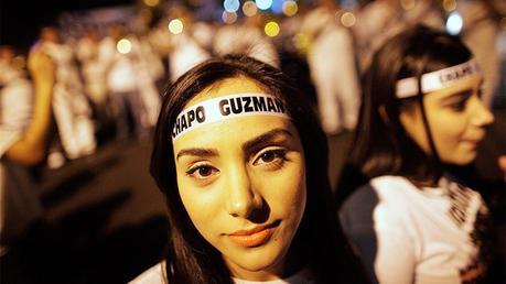 Muchos lo odian pero otros lo quieren: Mexicanos marchan para apoyar al ‘Chapo’