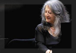 Cuesta encontrar una foto de Argerich y Bellamy juntos. 