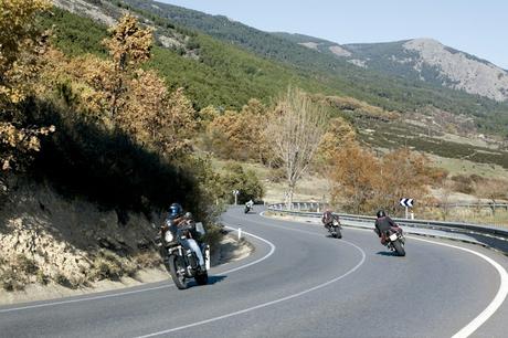 motoristas tomando las curvas en el puerto de la cruz verde