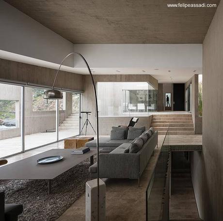 Casa moderna al borde del mar en Chile.