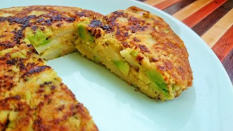 Tortilla vegana de patata y aguacate