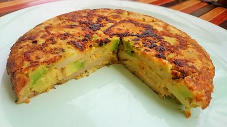 Tortilla vegana de patata y aguacate